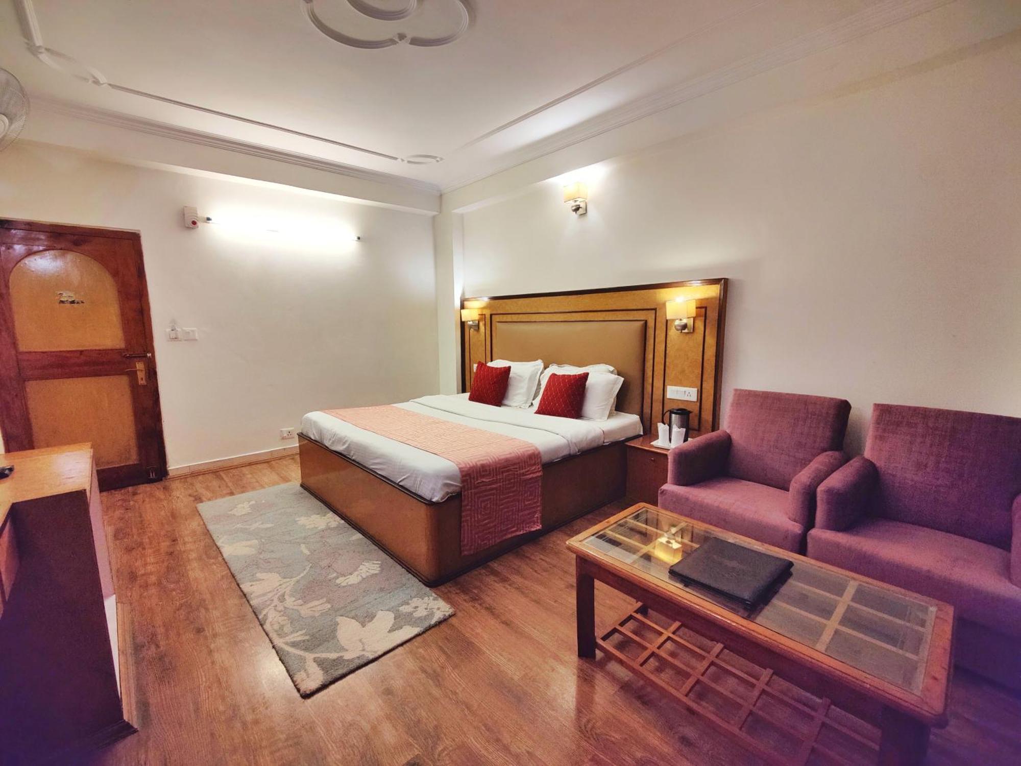 Surya International Hotel Manali Near Mall Road Luaran gambar