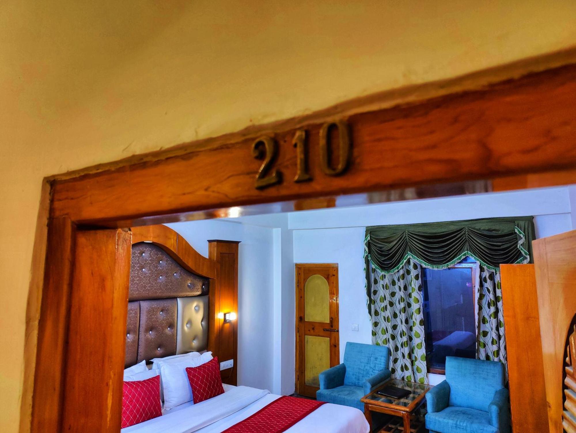 Surya International Hotel Manali Near Mall Road Luaran gambar
