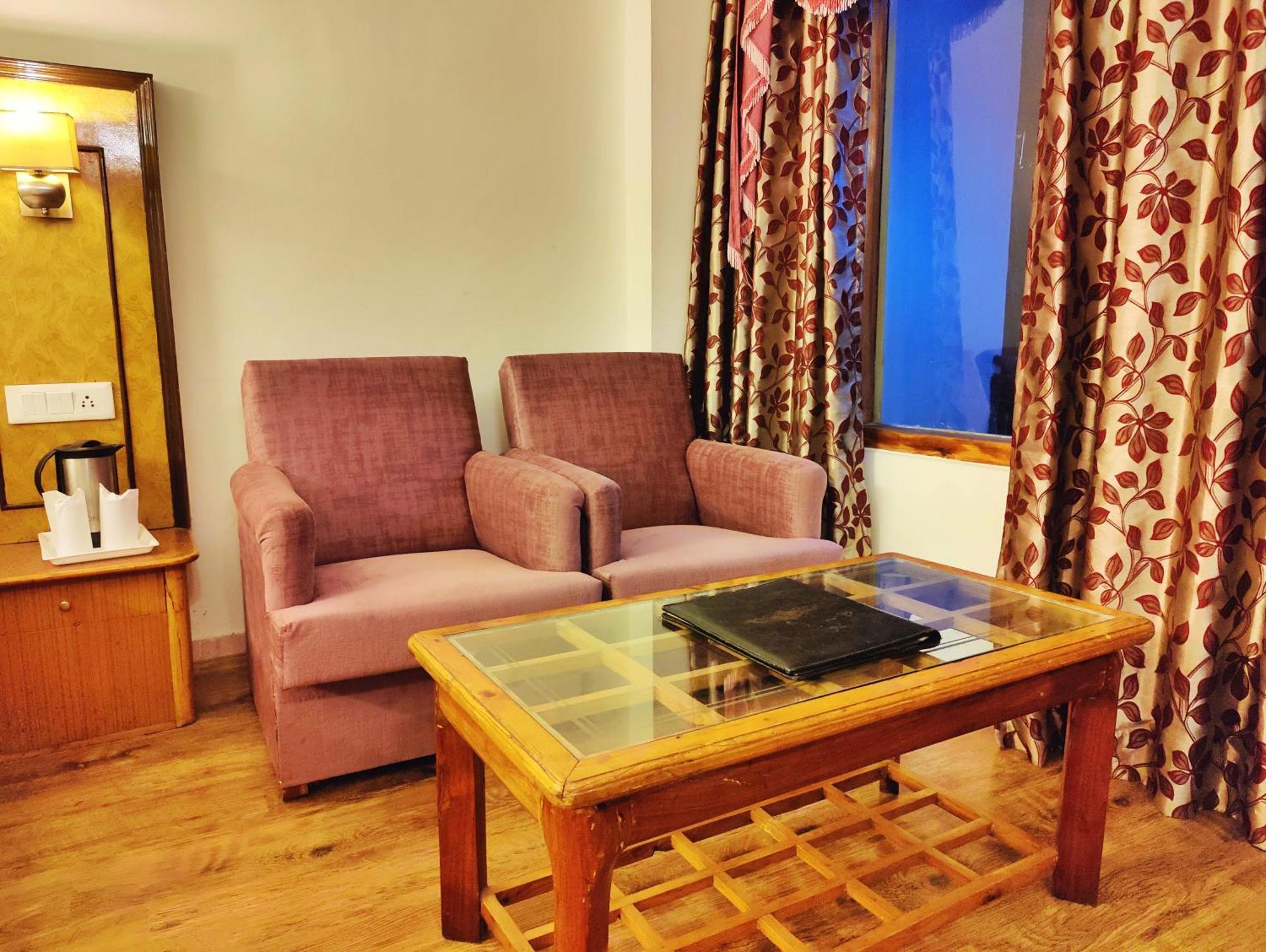 Surya International Hotel Manali Near Mall Road Luaran gambar