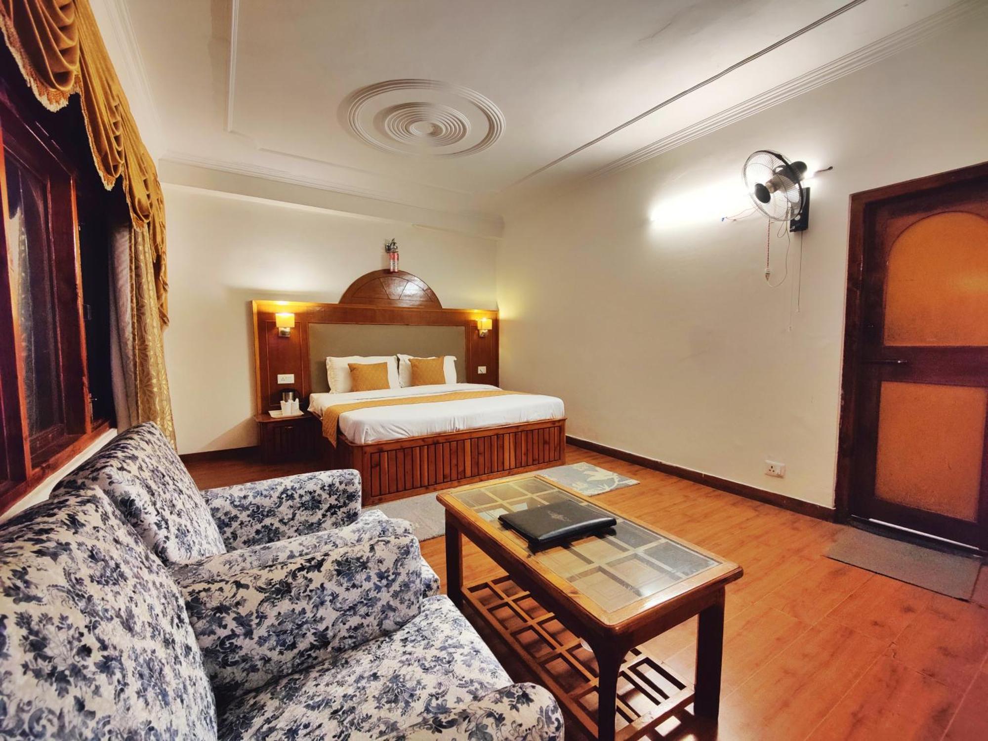 Surya International Hotel Manali Near Mall Road Luaran gambar