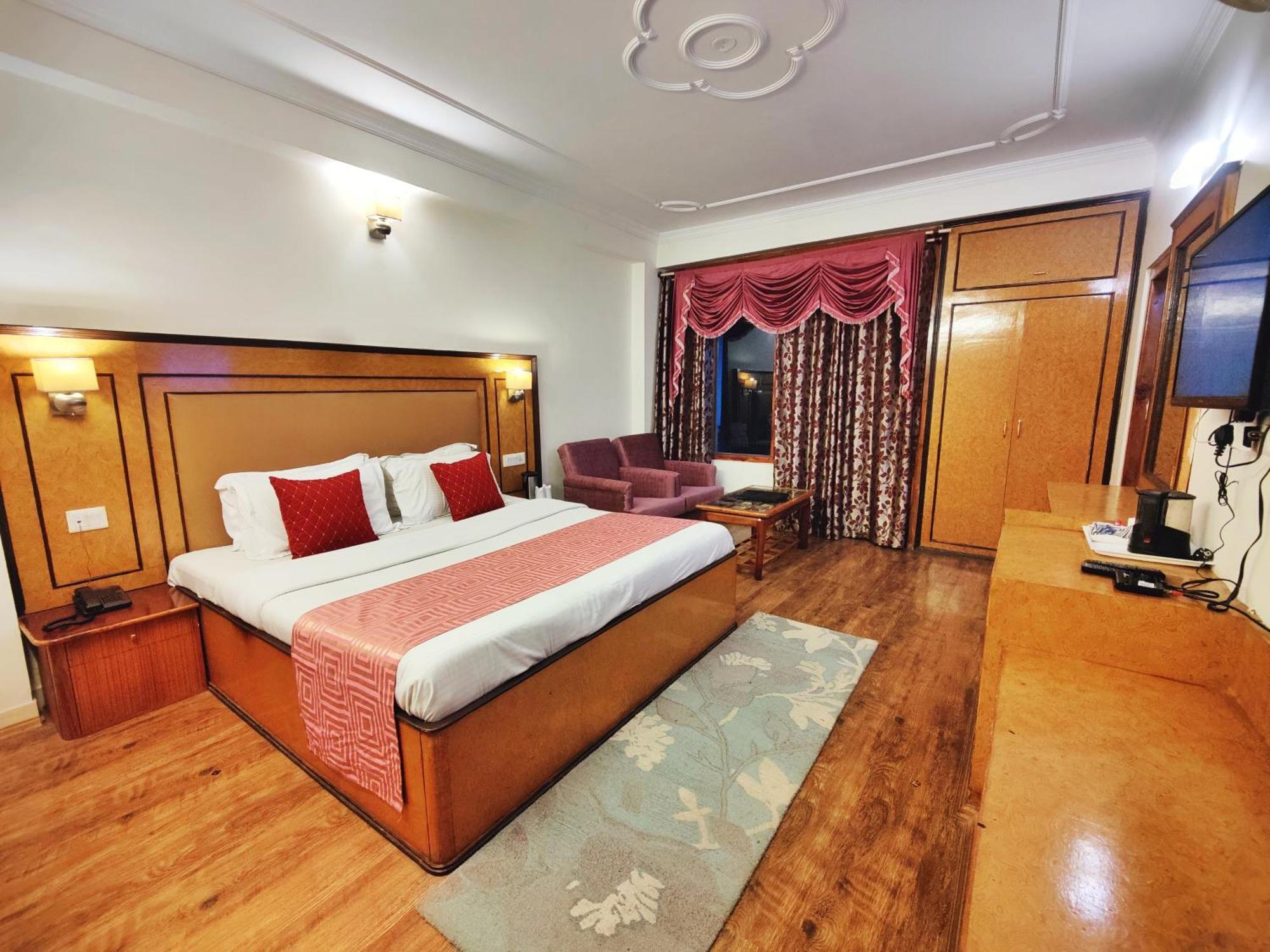 Surya International Hotel Manali Near Mall Road Luaran gambar