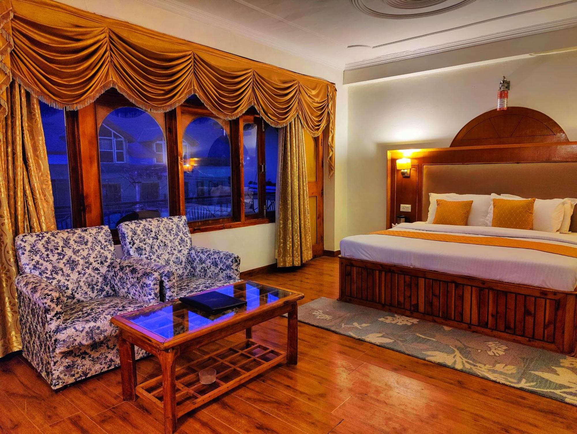 Surya International Hotel Manali Near Mall Road Luaran gambar