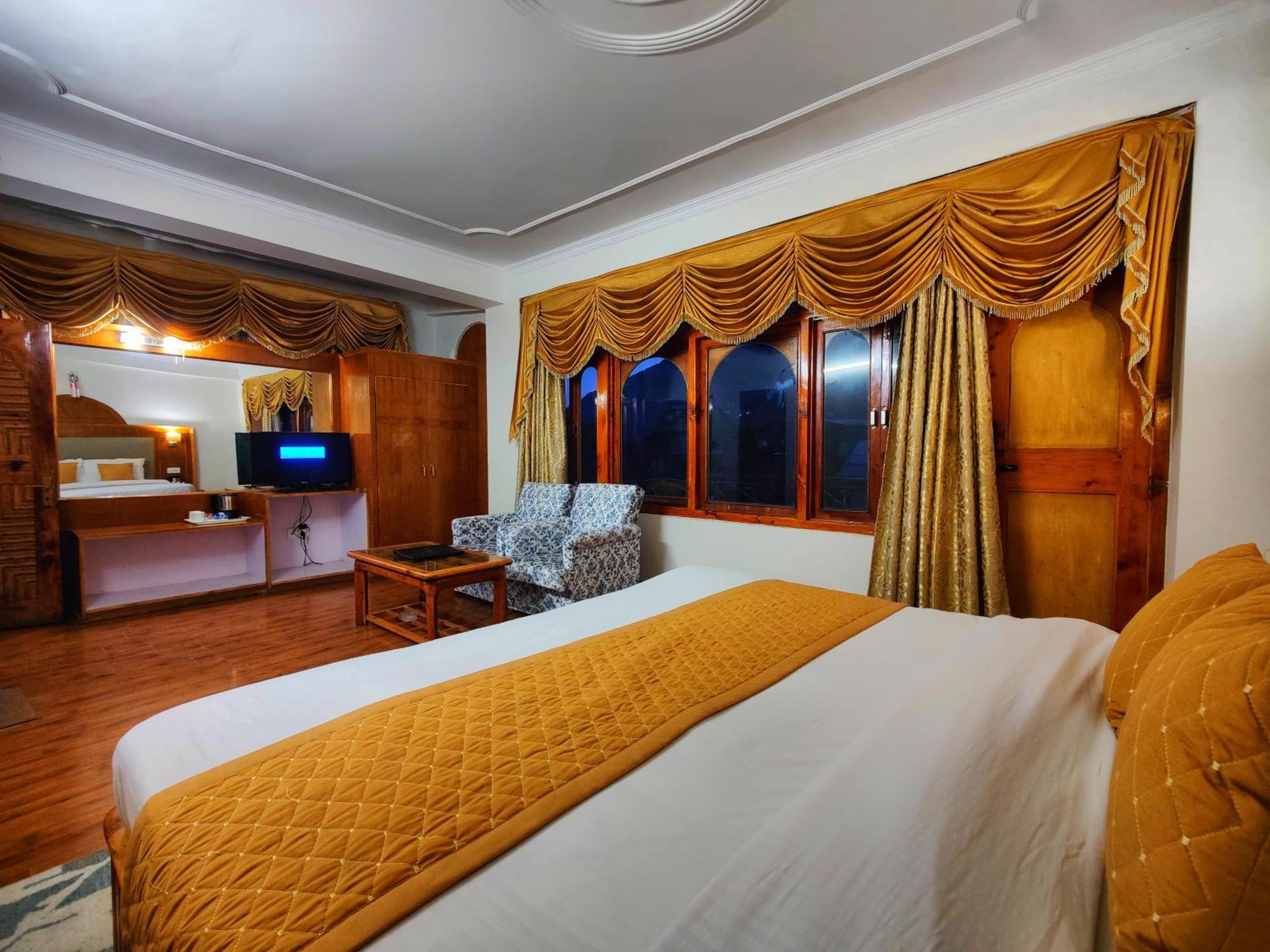 Surya International Hotel Manali Near Mall Road Luaran gambar