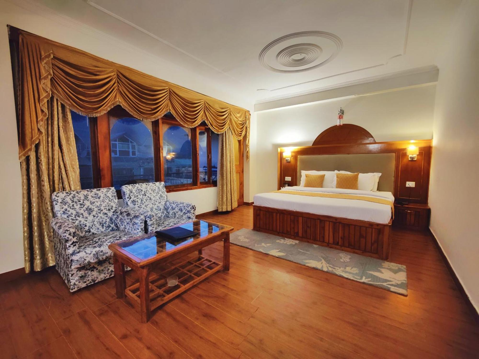 Surya International Hotel Manali Near Mall Road Luaran gambar