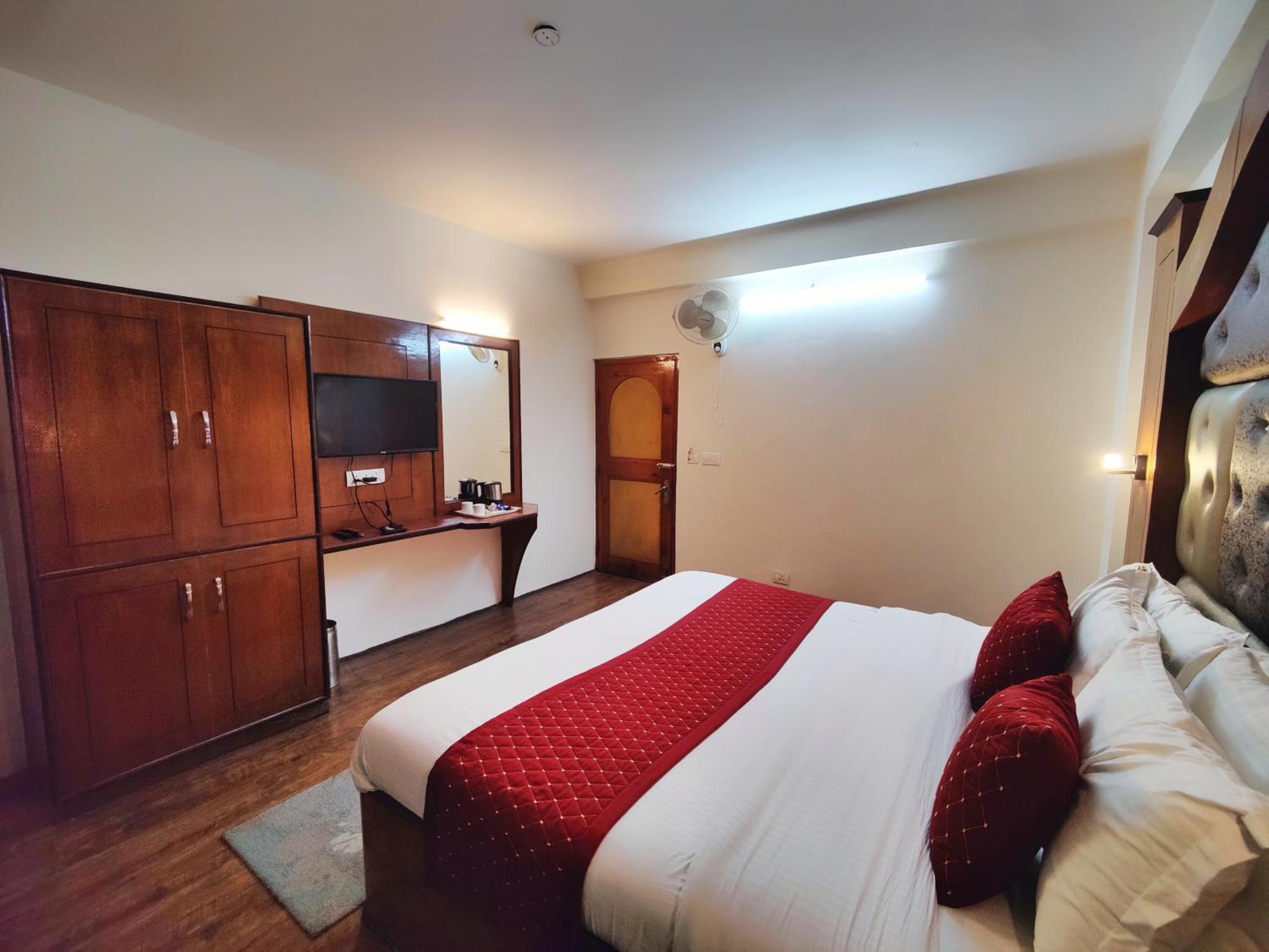 Surya International Hotel Manali Near Mall Road Luaran gambar
