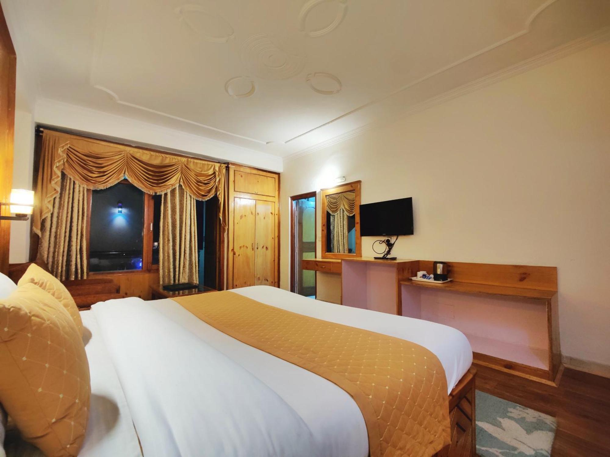 Surya International Hotel Manali Near Mall Road Luaran gambar