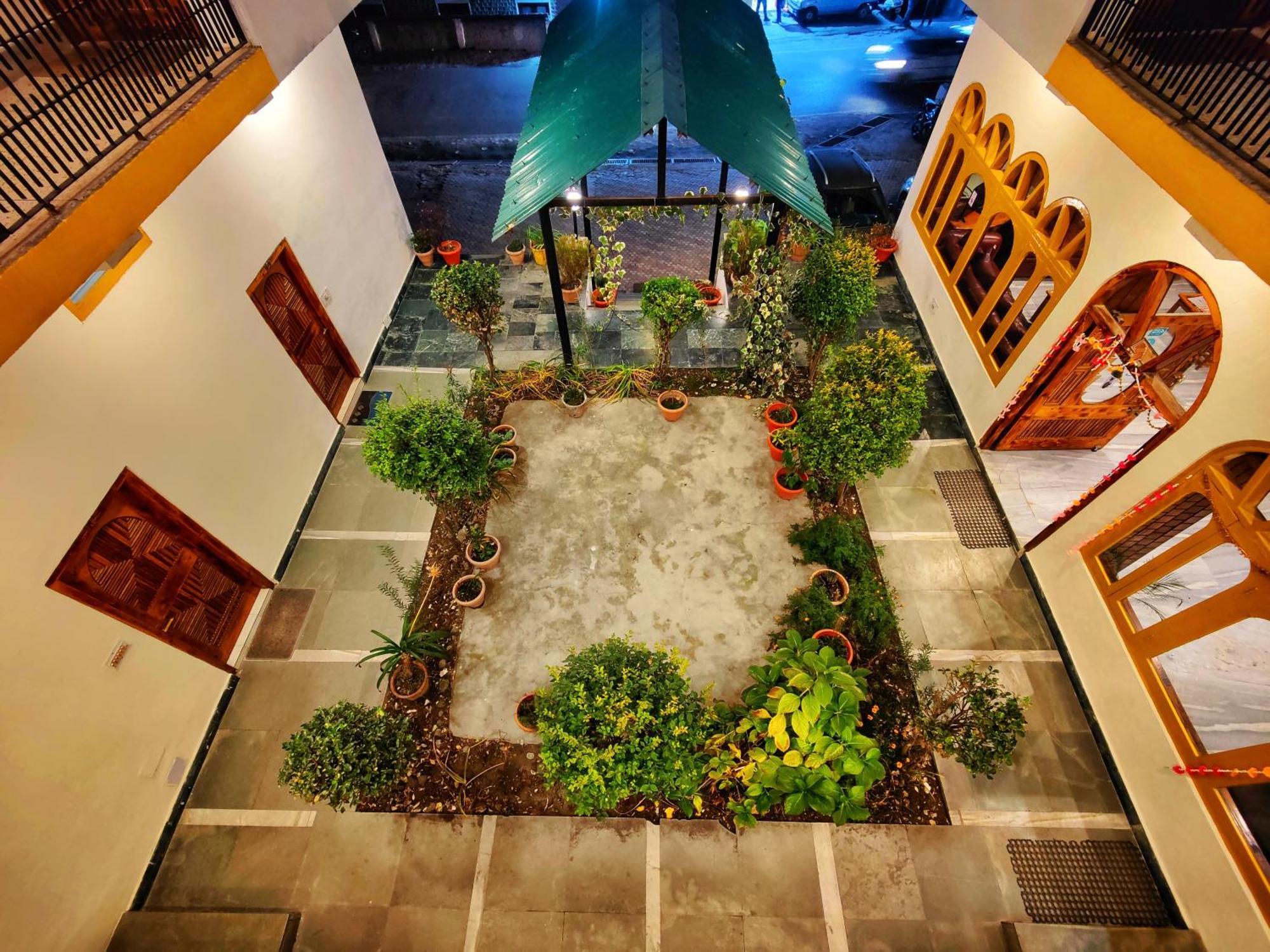Surya International Hotel Manali Near Mall Road Luaran gambar